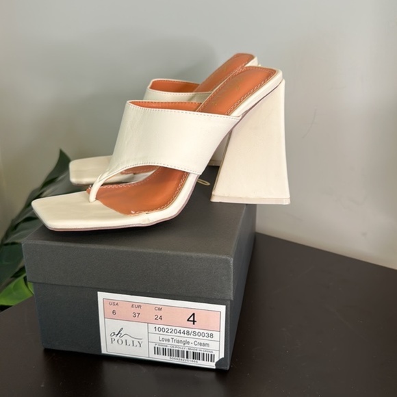 NWT Oh Polly LOVE TRIANGLE Toe Post Leatherette Mule Heels in Cream - Picture 3 of 7